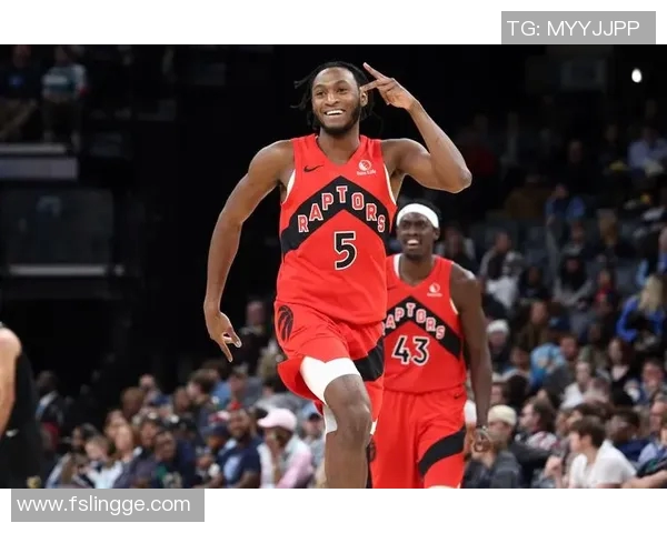 足球巨星亲临NBA赛场与篮球明星共襄盛举精彩瞬间回顾