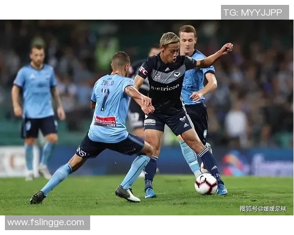 足球明星庆祝胜利的精彩瞬间与激情四溢的庆祝动作解析 足球明星庆祝胜利的精彩瞬间与激情四溢的庆祝动作解析