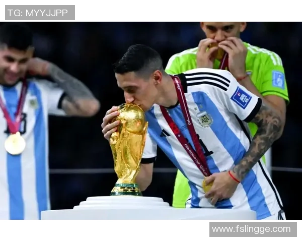 足球明星双手祈祷视频引发全球球迷热议信仰与运动的交融 足球明星双手祈祷视频引发全球球迷热议信仰与运动的交融